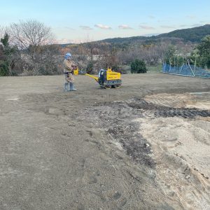 スマート建築にょる真砂土舗装‗転圧&整地
