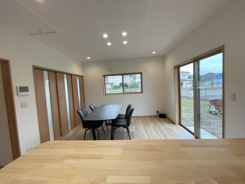 広々キッチンと便利な屋根裏収納！理想の家を見つけようのサムネイル